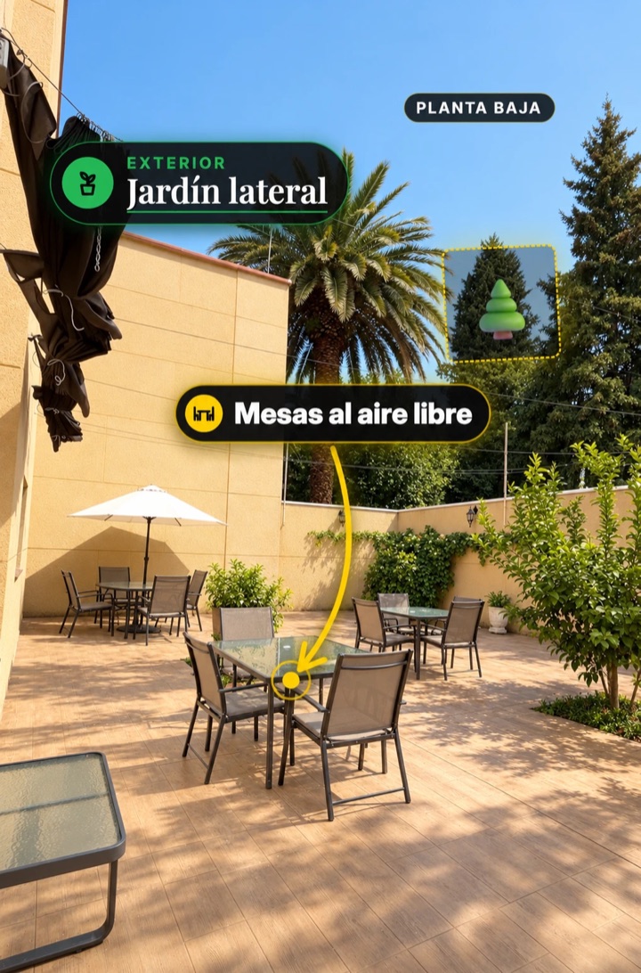 Reel de la residencia: jardín lateral con mesas al aire libre